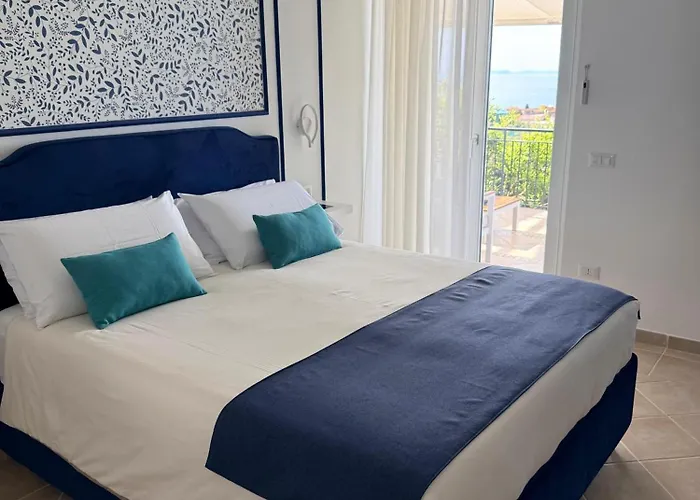 Blu Vesuvius Oda ve Kahvaltı 4*